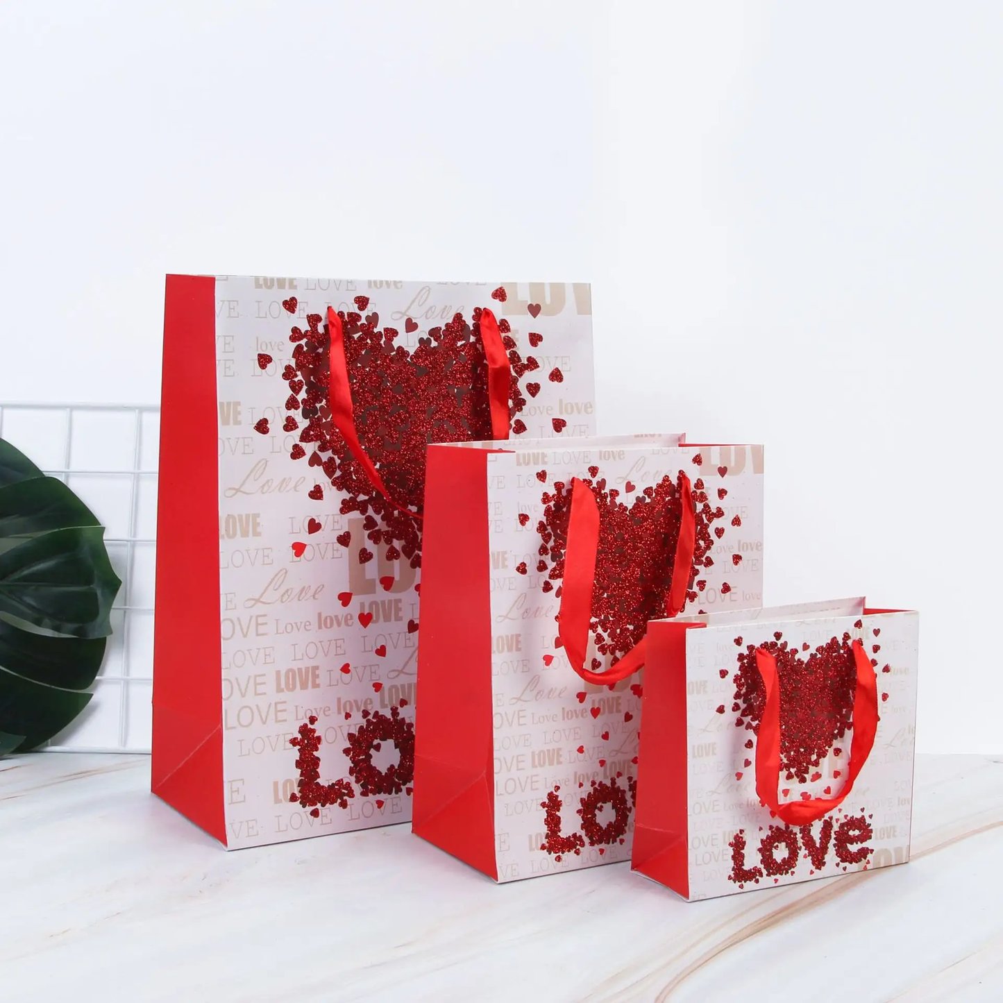 Custom Valentine&#x27;s Day Gift Paper Handbag  Printed Logo Heart Love