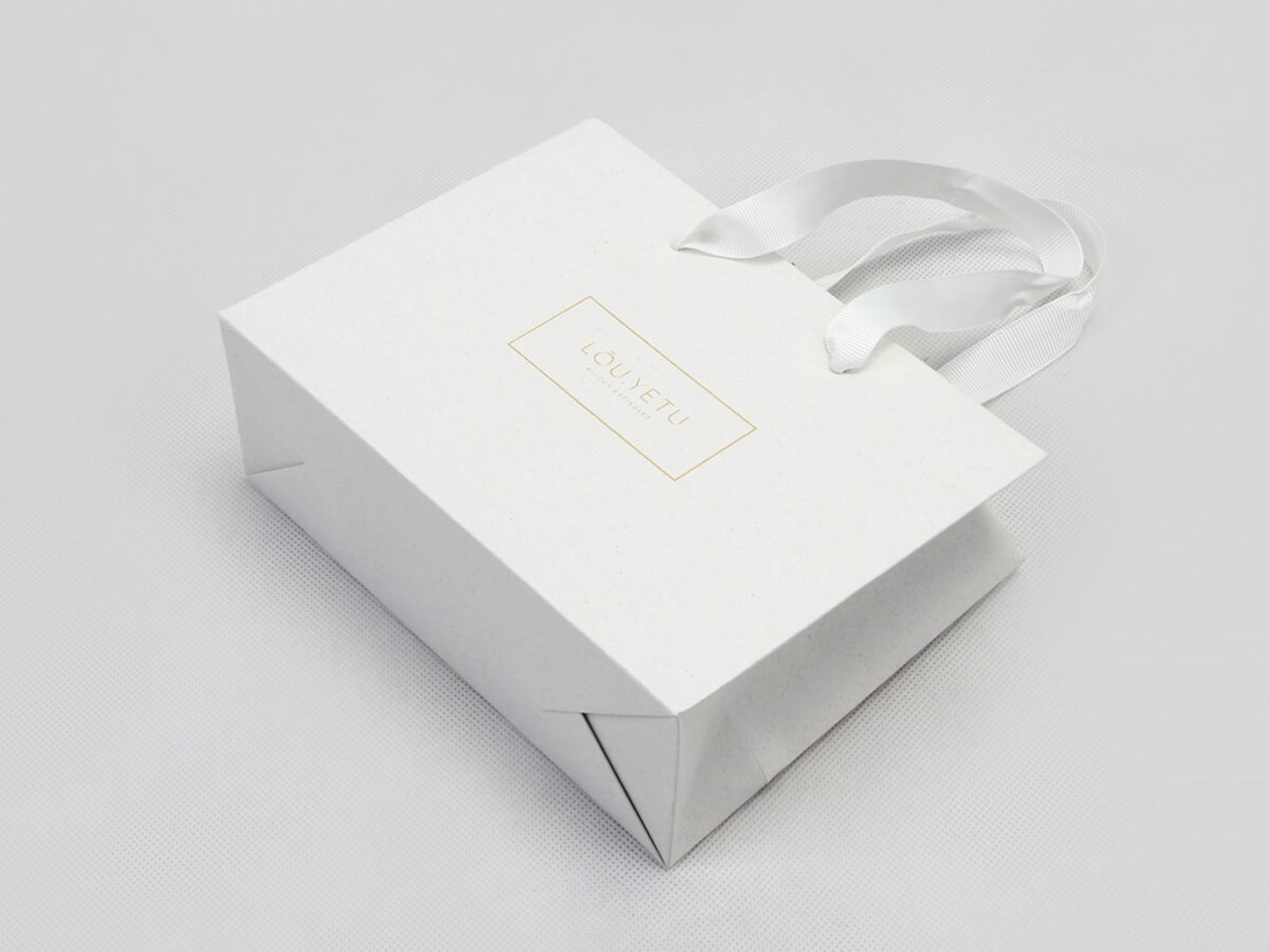 Custom Face Cream Paper Bag With White Coated Paper