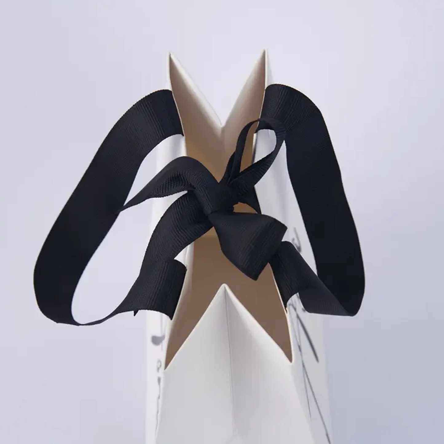 High-quality Ribbon Paper Bag For Eye Cream Custom Logo