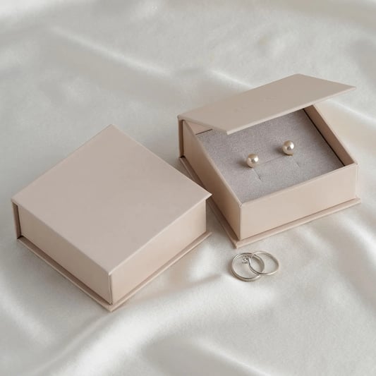 Custom Magnetic Earring Jewelry Boxes Flip Top Packaging