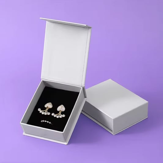 Custom Logo Magnetic Flip Jewelry Box For Rings Earring Necklace Cardboard Paper Jewelry Gift Boxes
