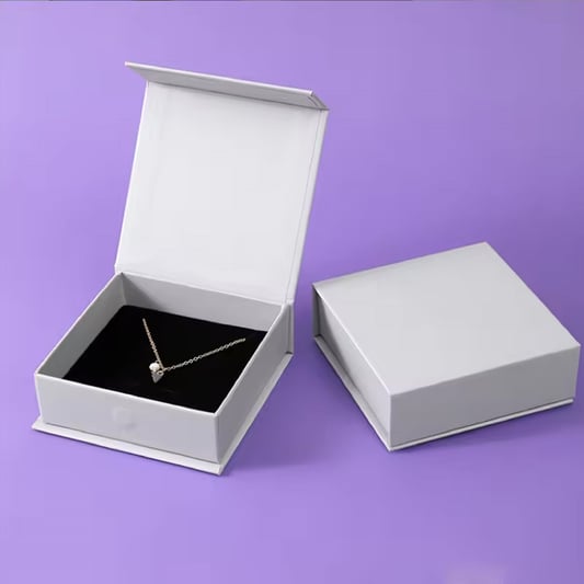 Custom Logo Magnetic Flip Jewelry Box For Rings Earring Necklace Cardboard Paper Jewelry Gift Boxes