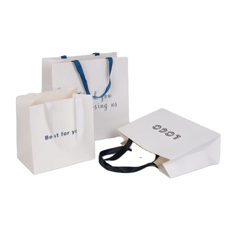 Custom Cheap China Wholesale Clothing Packaging Bag Ready to Ship Cosmetic Paper Bag