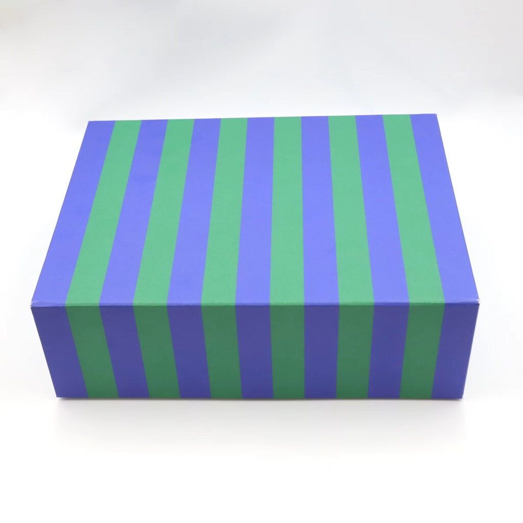 Foldable magnetic seal gift box packaging