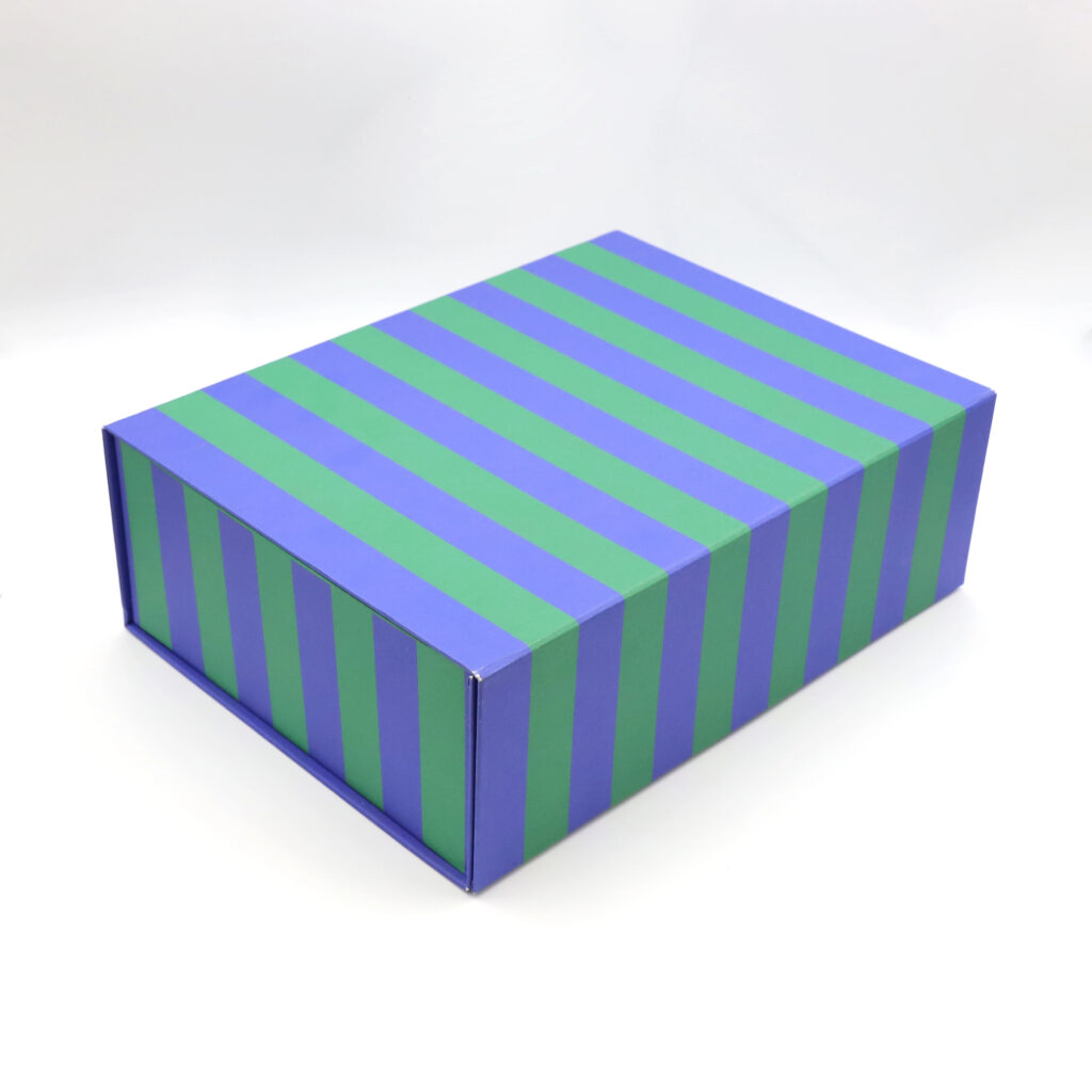 Foldable magnetic seal gift box packaging