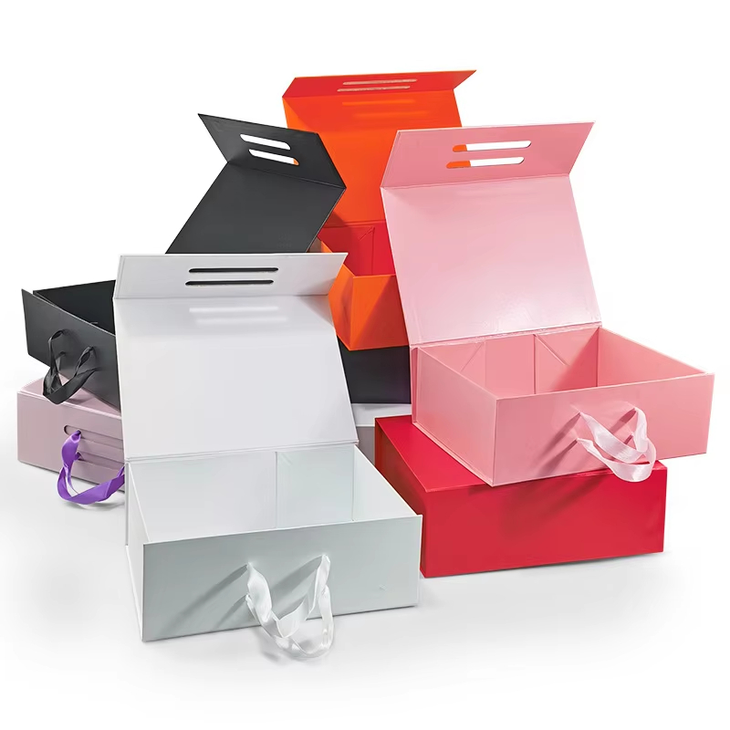 Hard magnetic clasp gift box