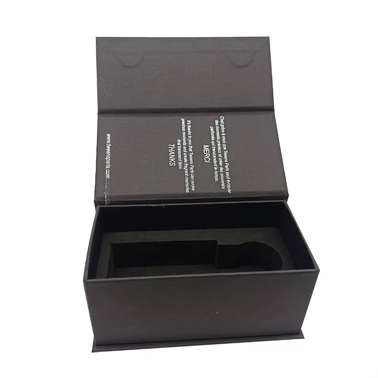 Hot stamped logo magnetic black gift box