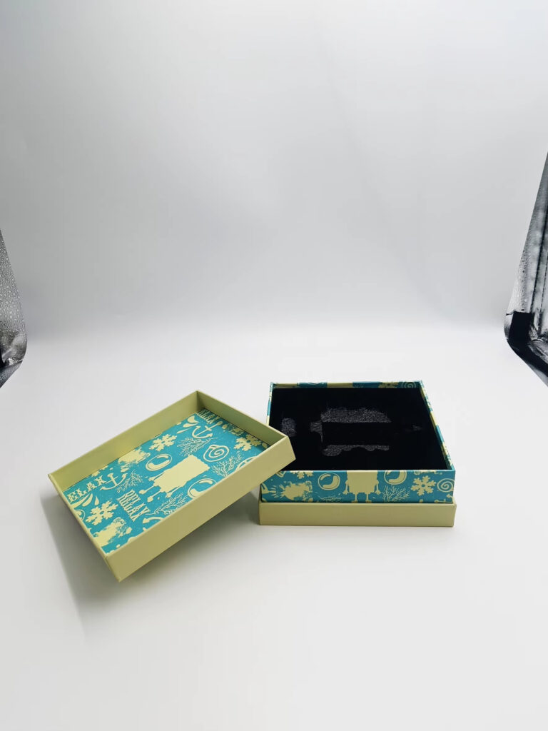 Pull-out sliding drawer cardboard box