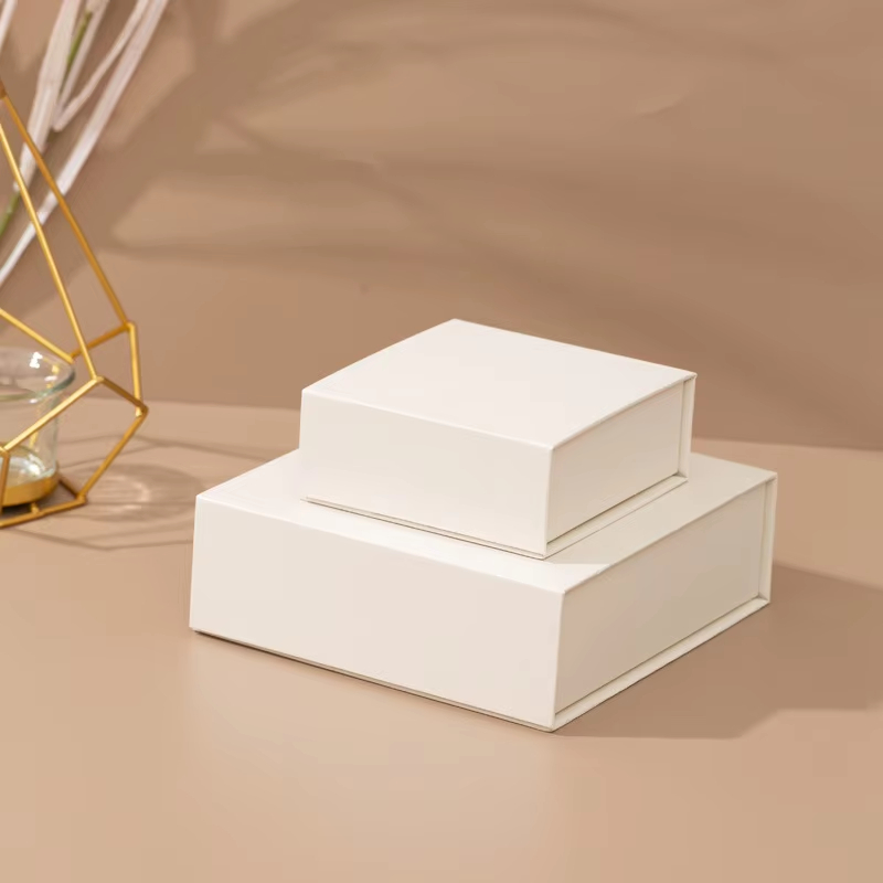 Earrings and jewelry packaging boxes
