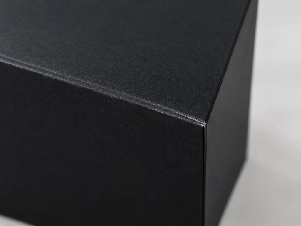 white mark on black rigid box fold line